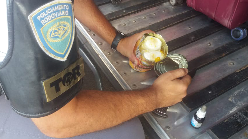 Agulha no palheiro? Dentro de ônibus e dentro de latas de pêssegos, TOR encontra cocaína pura - sudoestepaulista