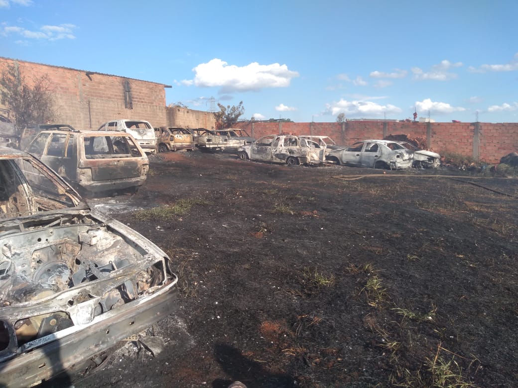Em Itaí, incêndio em pátio destrói veículos apreendidos - sudoestepaulista