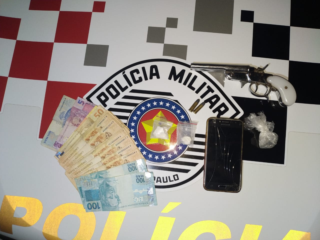 Homem é preso em Barão de Antonina, armado e cheio da grana - sudoestepaulista