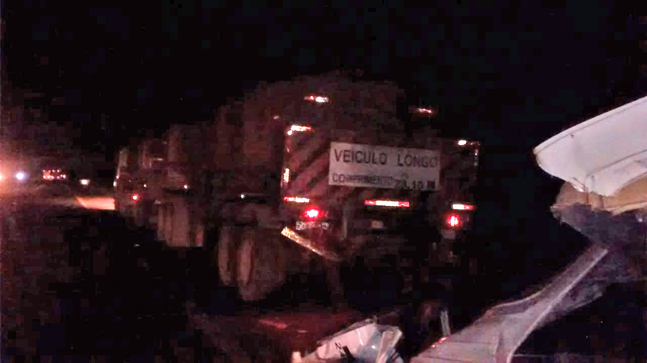Pai e filho de apenas 6 anos morrem em acidente envolvendo 3 caminhões - sudoestepaulista