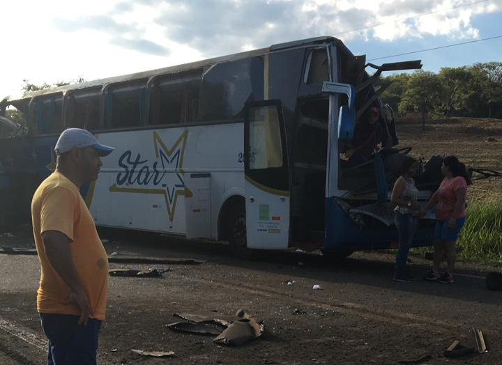 Acidente entre ônibus e carreta provoca muitas mortes entre Taquarituba a  Taguaí - Portal do Sudoeste Paulista