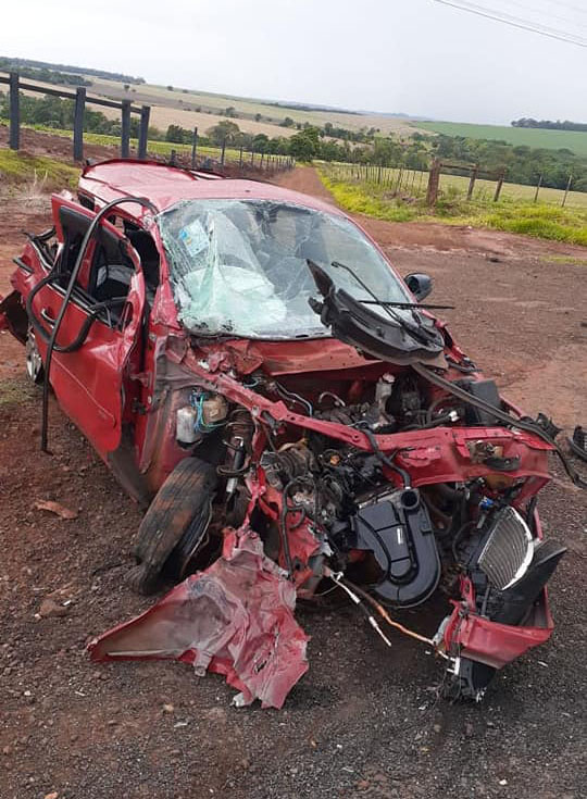 Caminhão e dois carros se envolvem em grave acidente na SP-255 - sudoestepaulista