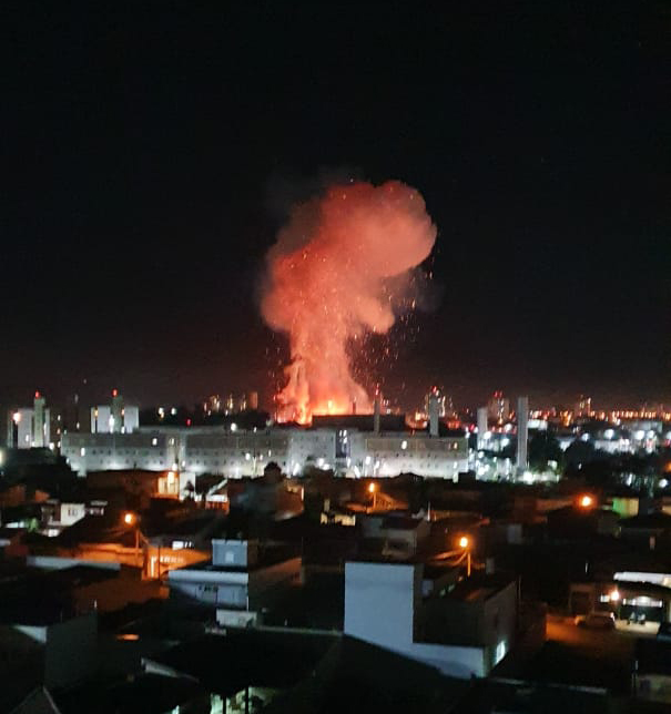 Incrível a explosão de caminhão tanque registrado em vídeo - sudoestepaulista
