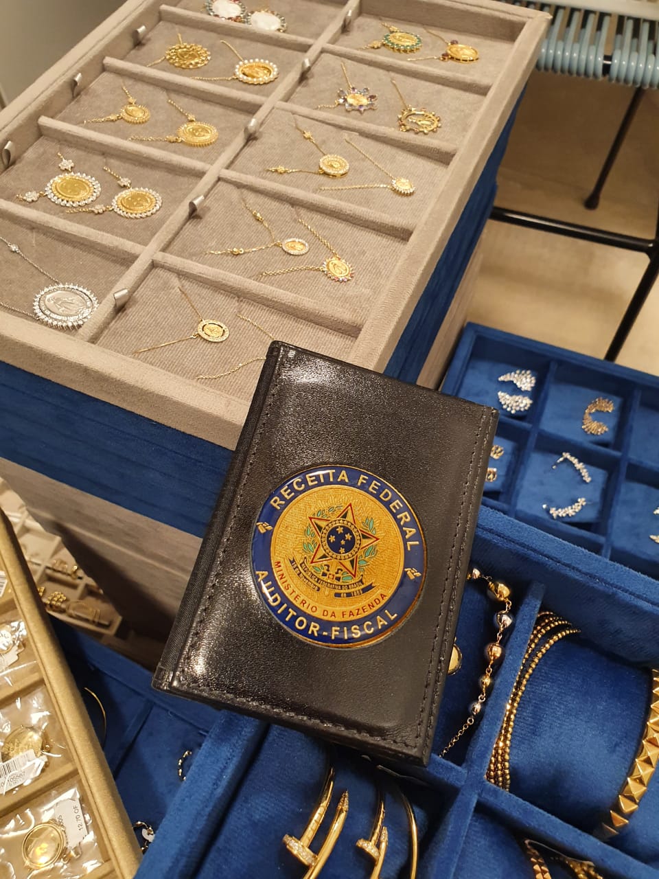 Receita e Polícia Federal atuam no combate ao contrabando de ouro e pedras preciosas extraídas em garimpos na Amazônia - sudoestepaulista