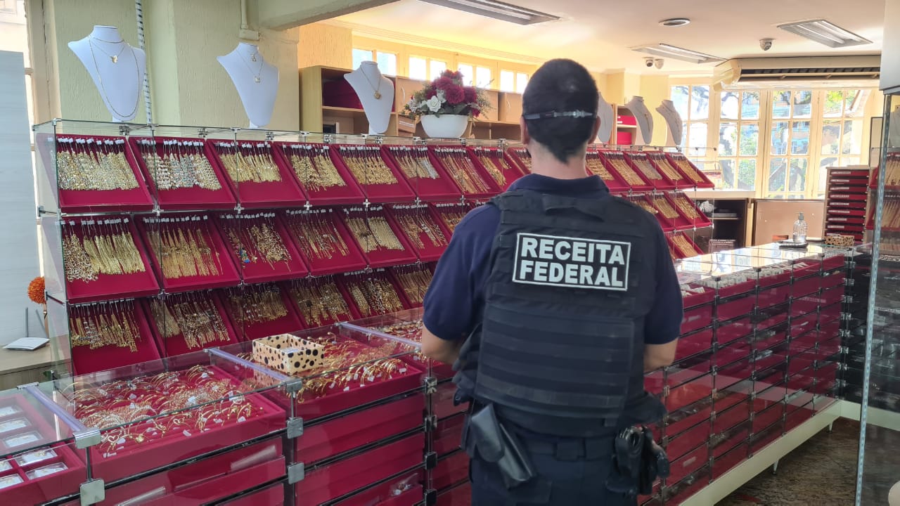 Receita e Polícia Federal atuam no combate ao contrabando de ouro e pedras preciosas extraídas em garimpos na Amazônia - sudoestepaulista