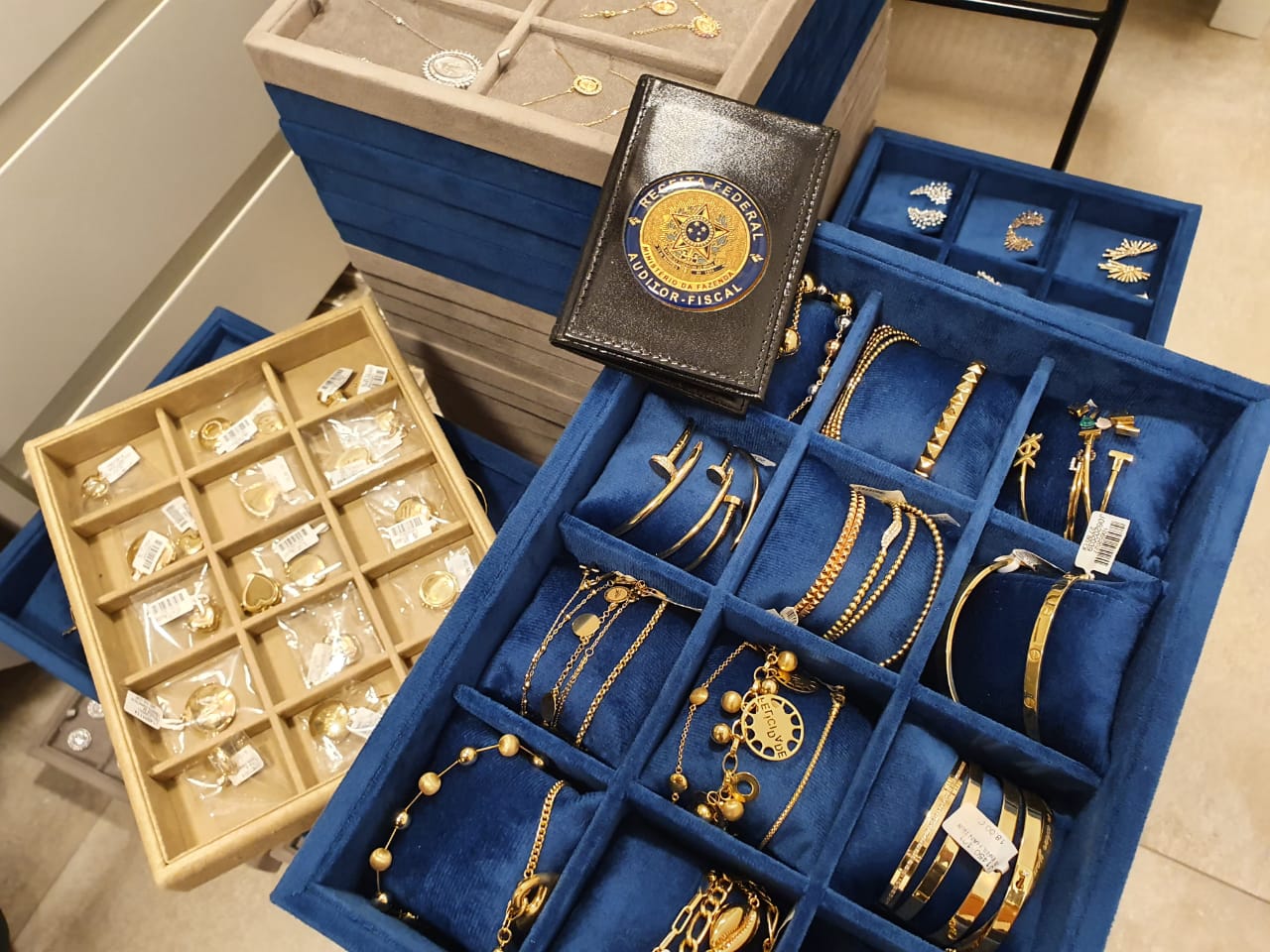 Receita e Polícia Federal atuam no combate ao contrabando de ouro e pedras preciosas extraídas em garimpos na Amazônia - sudoestepaulista
