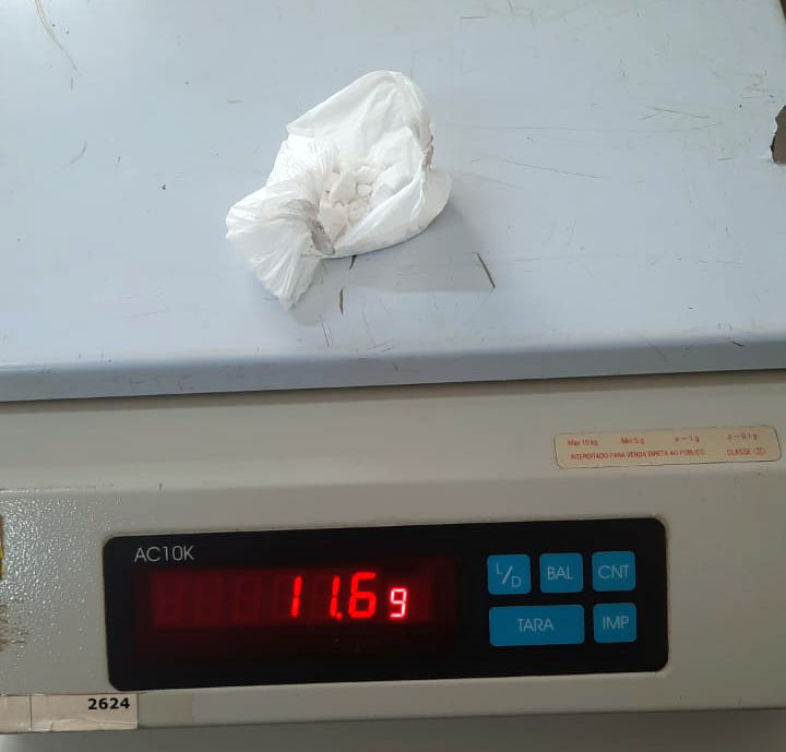Em Fartura polícia encontra com três homens: crack, cocaína e simulacros de arma de fogo - sudoestepaulista