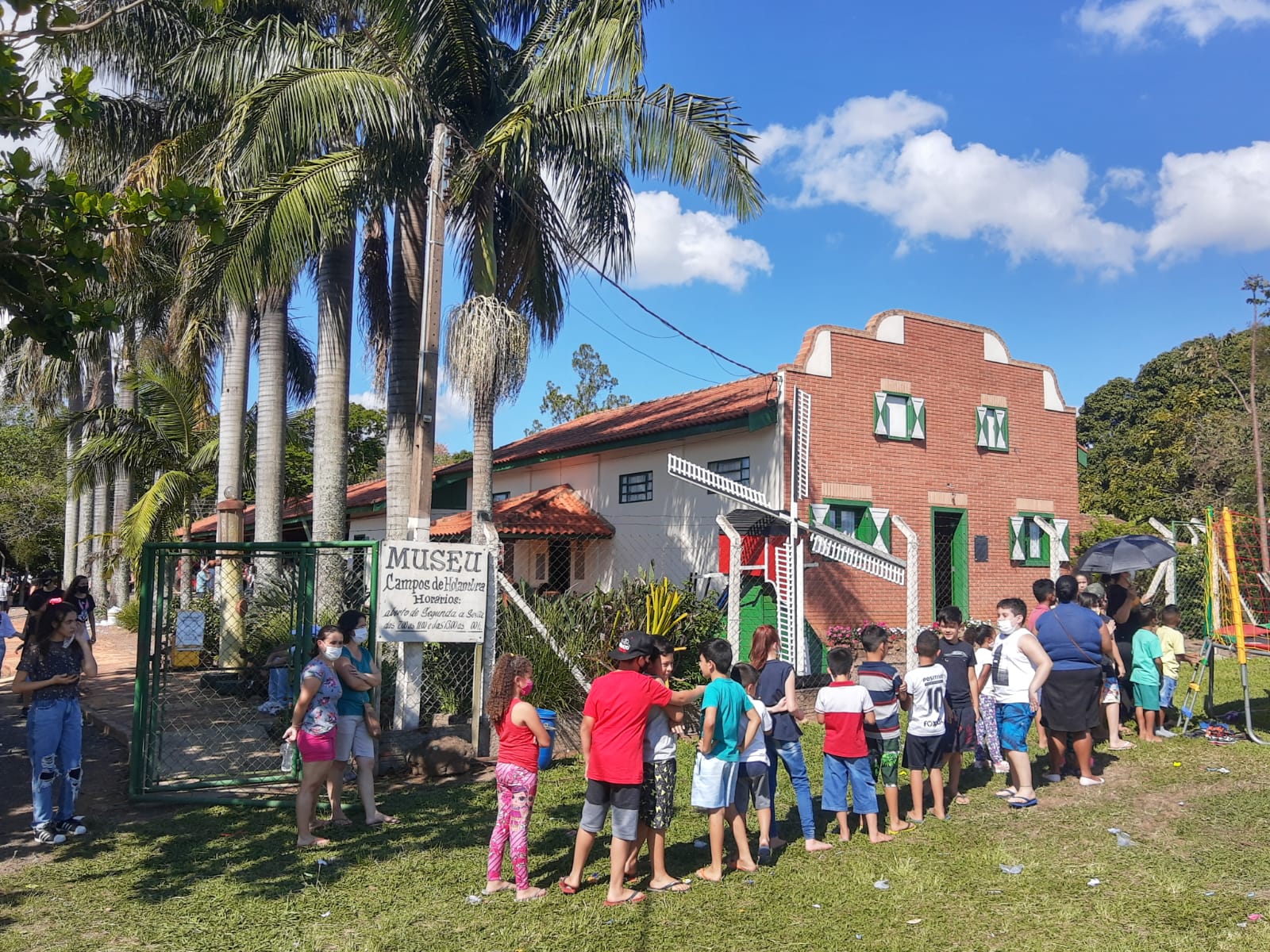 Crianças de Campos de Holambra foram presenteadas com evento “Um Novo Tempo com Alegria” - sudoestepaulista