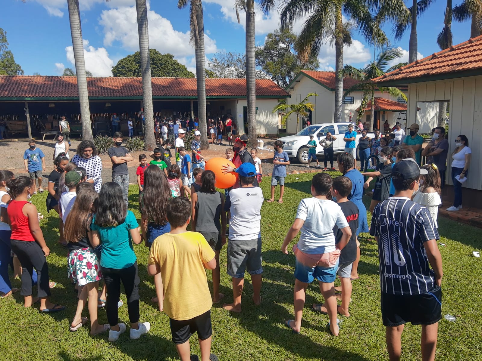 Crianças de Campos de Holambra foram presenteadas com evento “Um Novo Tempo com Alegria” - sudoestepaulista