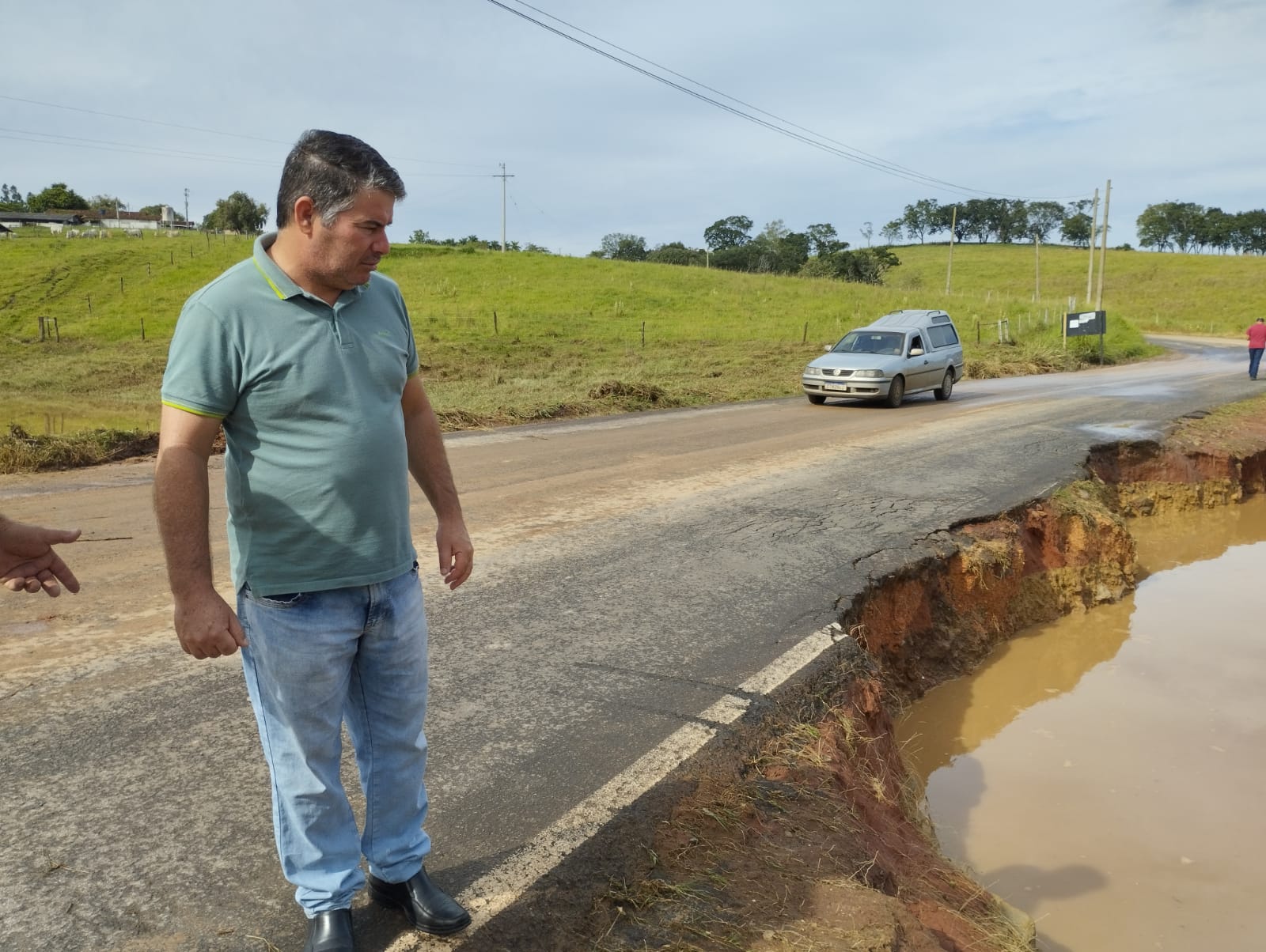 Chuvas arrastam e interditam pontes, danificam estradas e deixam moradores rurais isolados em Itaporanga - sudoestepaulista
