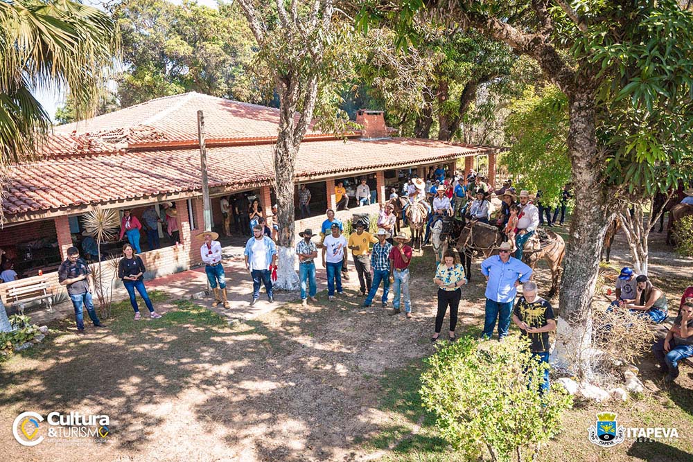 Comitivas de tropeiros que saíram há 9 dias de Itararé, chegam ao destino, em Sorocaba - sudoestepaulista
