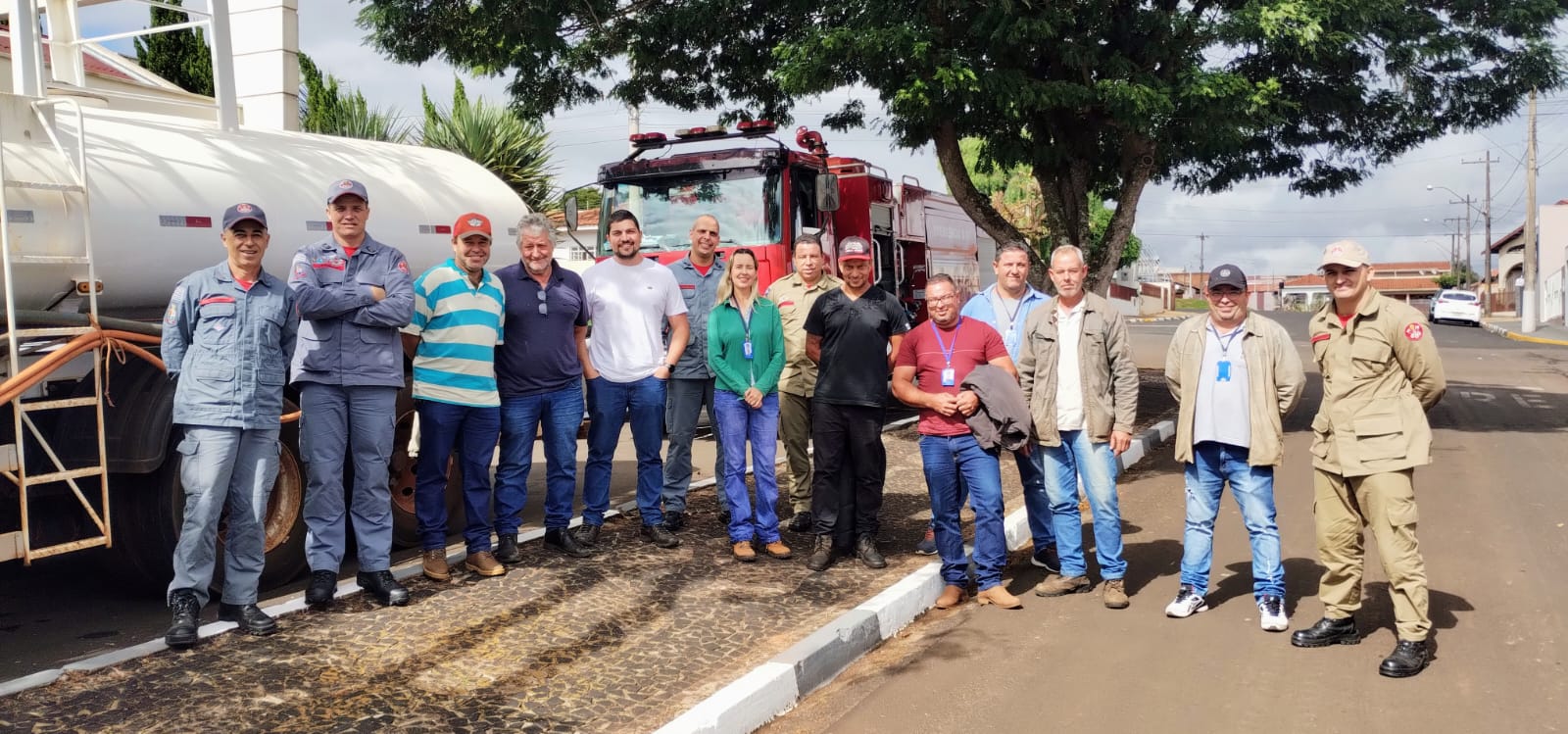 Estiagem: Bombeiros de Avaré e Itaí treinam civis para ações de combate e prevenção a incêndios em áreas rurais - sudoestepaulista