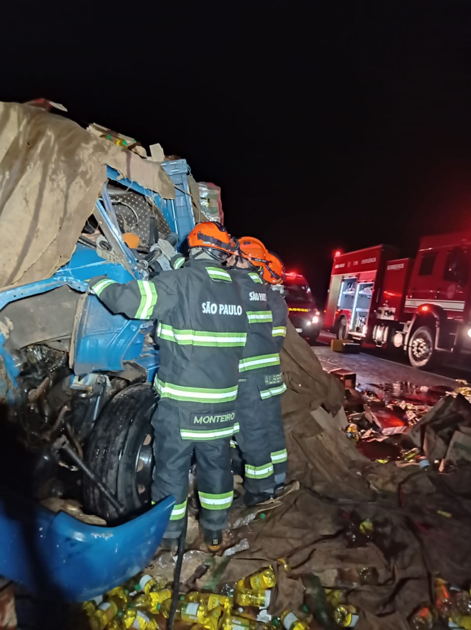 Caminhoneiro morre ao bater na traseira de carreta na Castelo Branco - sudoestepaulista