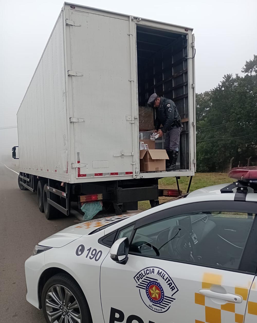 Caminhão parado pela PM Rodoviária, base de Avaré, transportava milhões de reais em drogas e contrabando - sudoestepaulista
