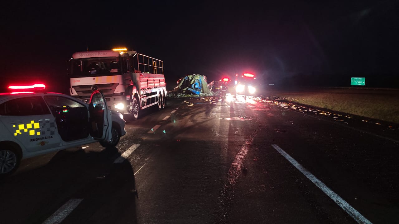 Caminhoneiro morre ao bater na traseira de carreta na Castelo Branco - sudoestepaulista