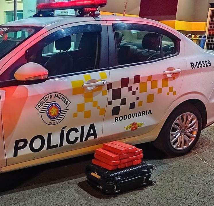 Entre milhares que trafegam pela SP-280, PM Rodoviária flagra veículo com 14 tabletes de maconha - sudoestepaulista