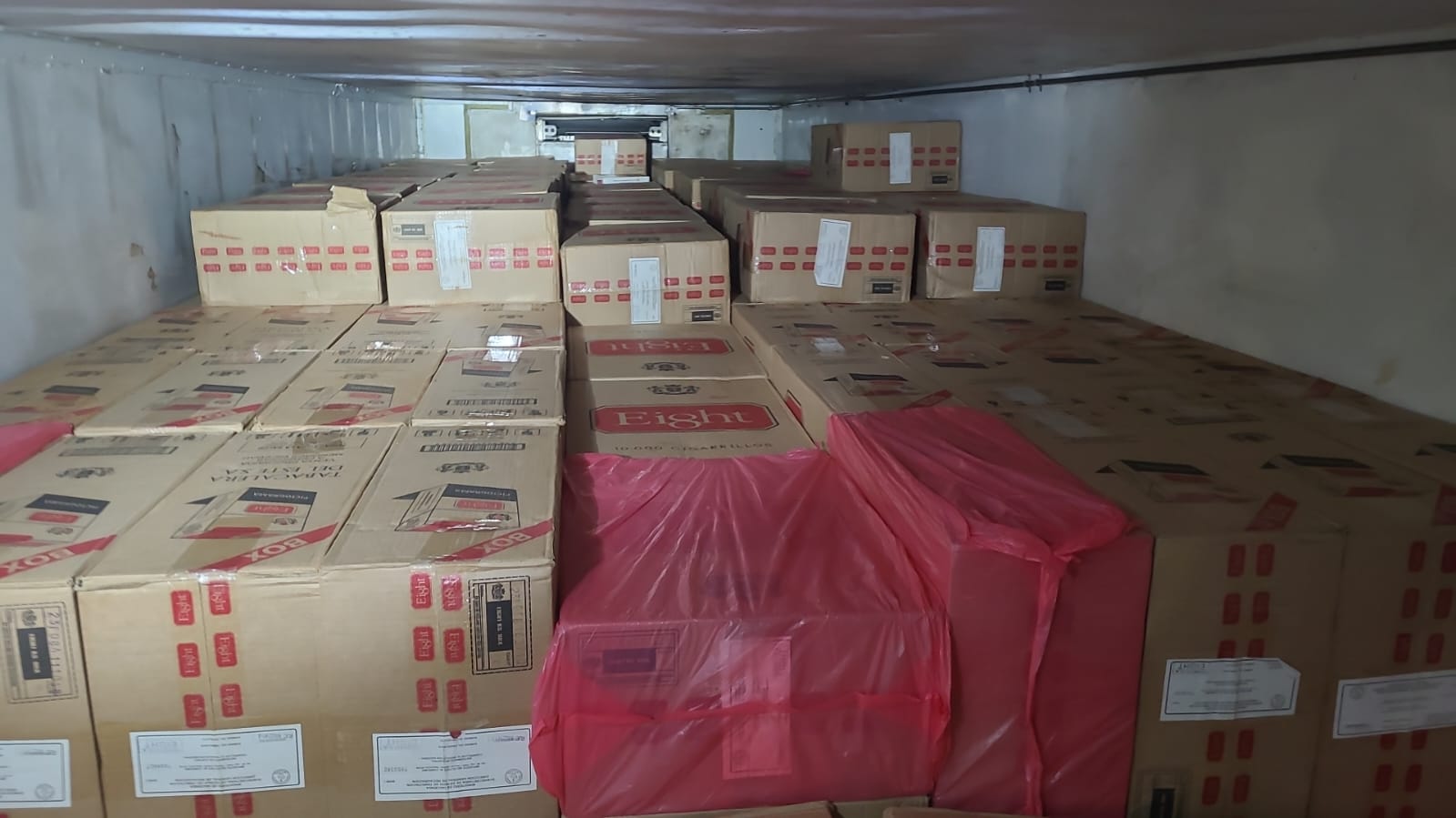 Em caminhão baú refrigerado, policiamento rodoviário flagra carga de cigarros contrabandeados - sudoestepaulista