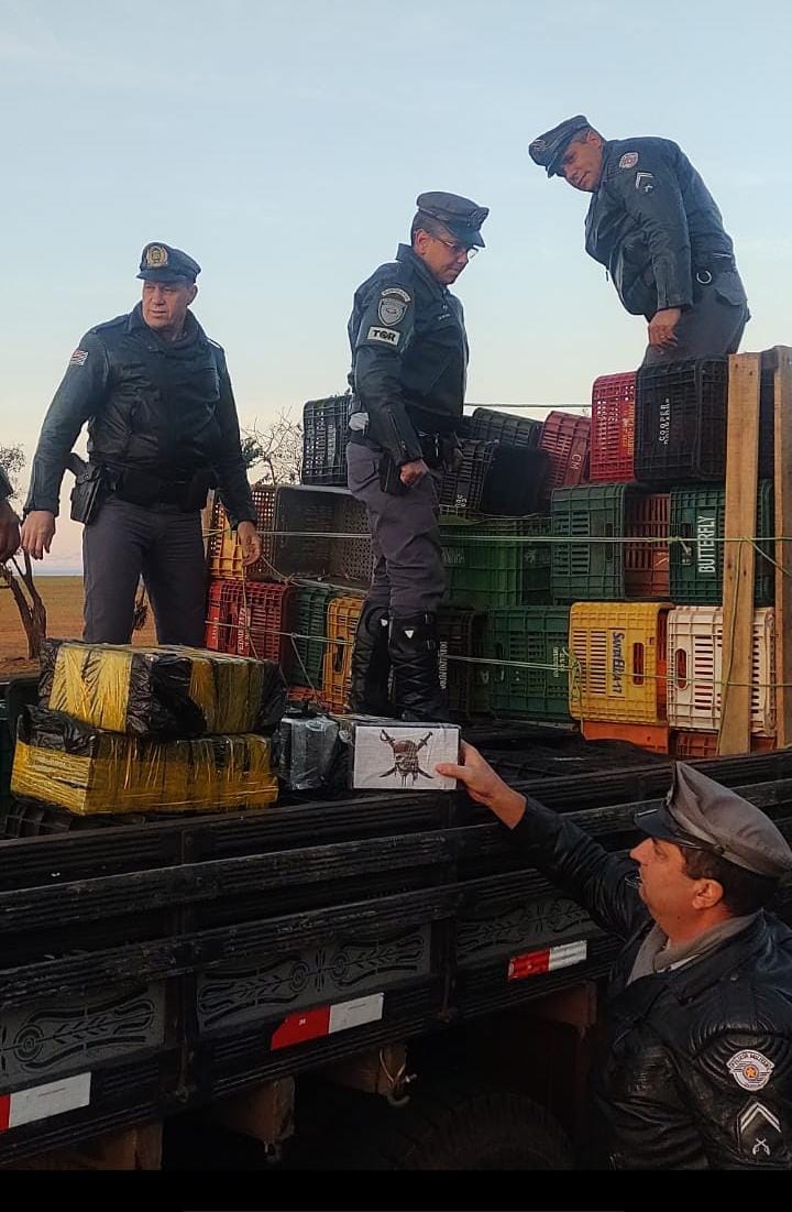 Na SP-280, polícias Civil e Rodoviária flagram caminhão com 270 quilos de cocaína, avaliada em mais de R$ 15 milhões - sudoestepaulista