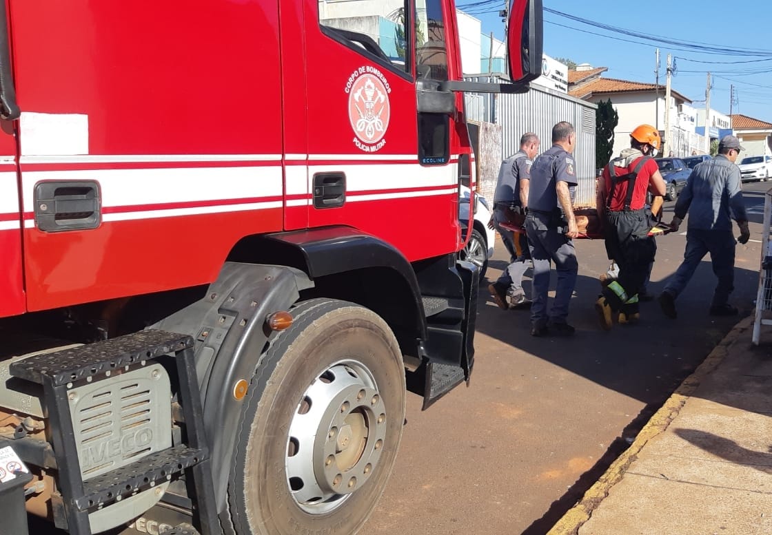 Em Piraju, pedreiro fica sob terra e vigas de concreto após desmoronamento em uma construção - sudoestepaulista