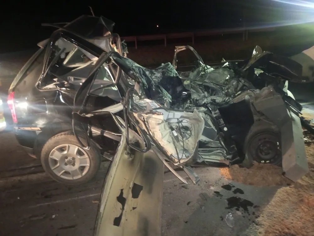 Homem morre ao bater carro na traseira de carreta em Capão Bonito - sudoestepaulista