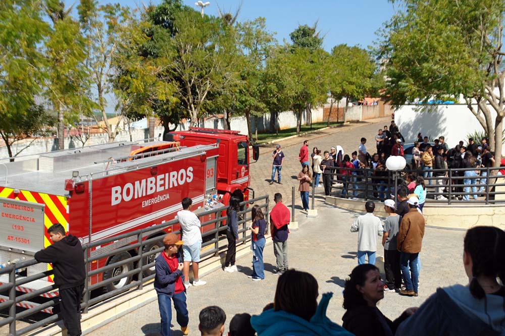 Programa Bombeiro na Escola orienta estudantes de Itaberá - sudoestepaulista