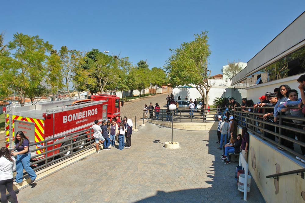 Programa Bombeiro na Escola orienta estudantes de Itaberá - sudoestepaulista