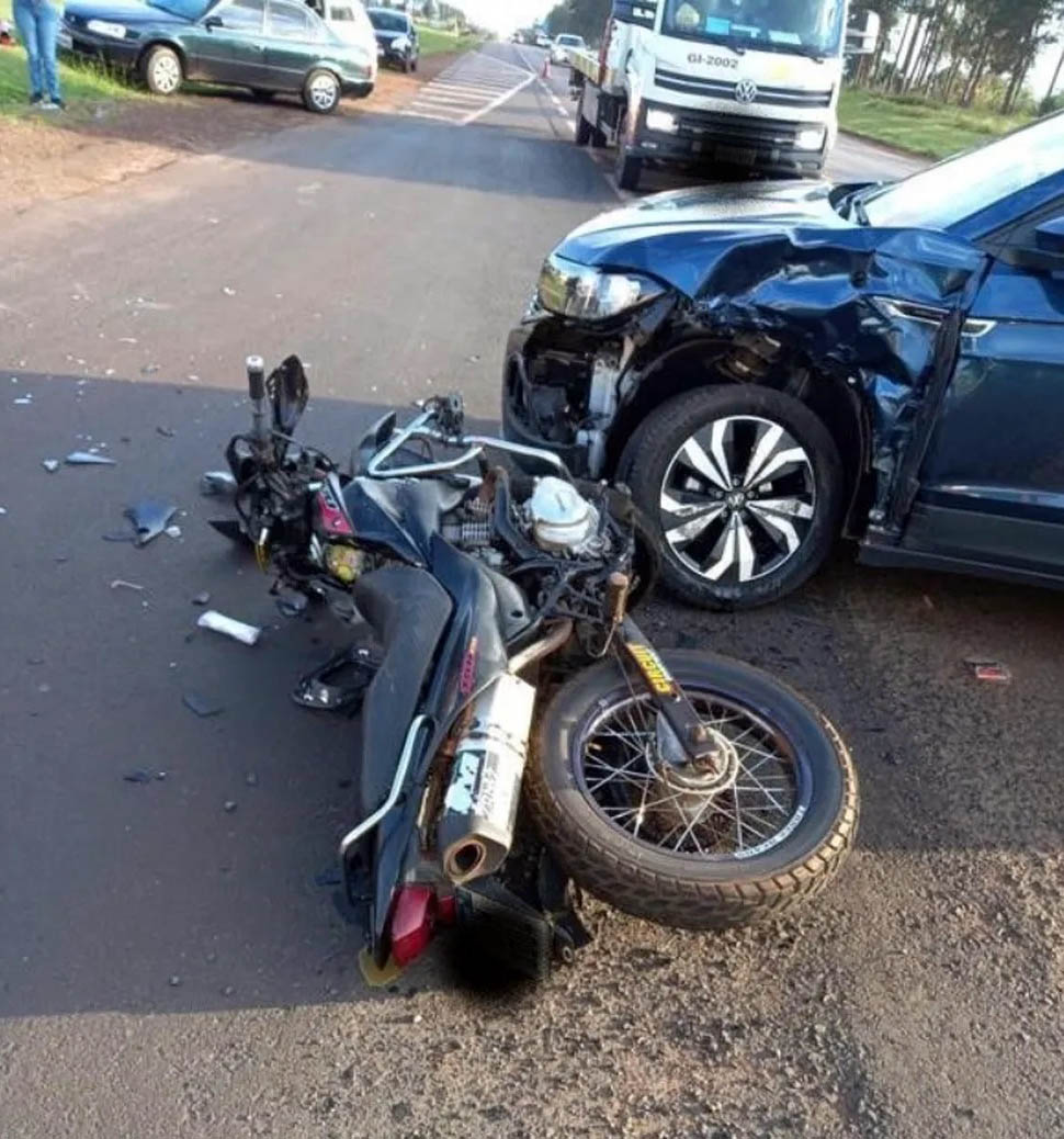 Na SP-255: motoqueiros de Avaré ficam gravemente feridos em colisão envolvendo veículo de Bernardino de Campos - sudoestepaulista