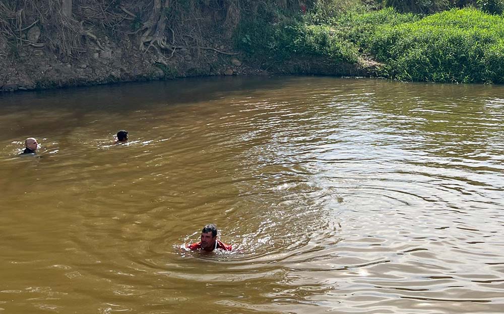 Confira imagens exclusivas do resgate ao corpo do menino encontrado em lago em Itaporanga - sudoestepaulista