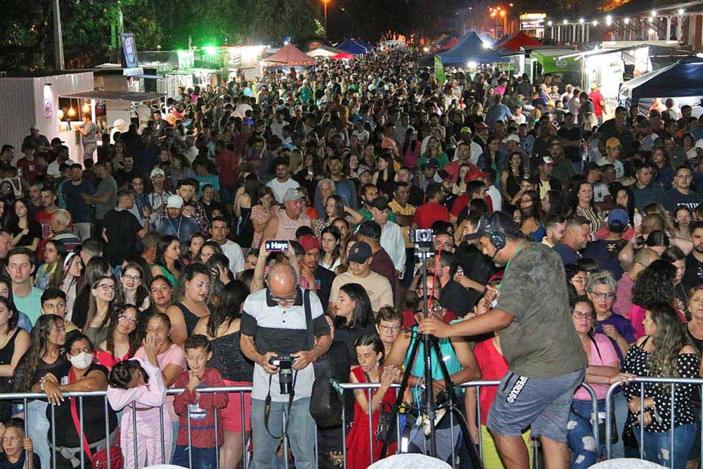 Organização divulga imagens oficiais do evento que elegeu Rainha e Princesas da FAICC de Cerqueira César - sudoestepaulista