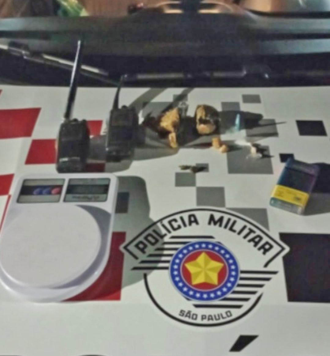 PM localiza drogas e rádios comunicadores com traficante em Itaberá - sudoestepaulista