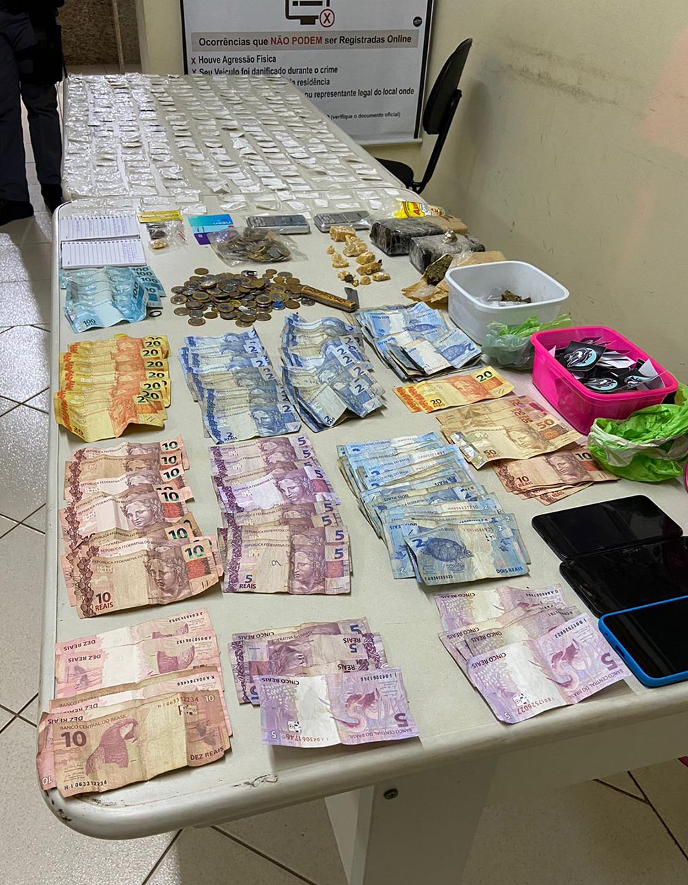 Duas mulheres e um homem são flagrados com grande quantidade de drogas em Cerqueira César - sudoestepaulista