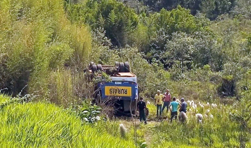 Ônibus com 39 trabalhadores rurais cai em ribanceira, entre Avaré e Itatinga - sudoestepaulista