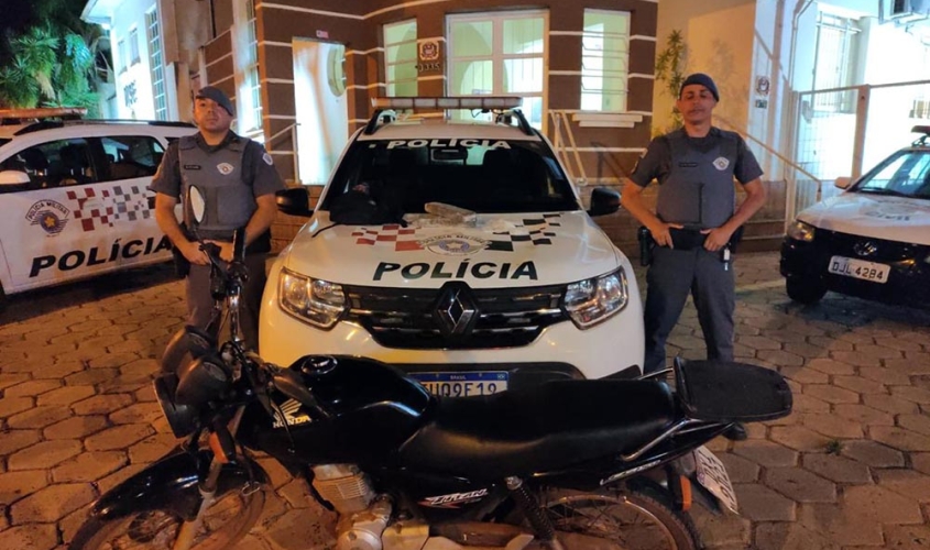 Casal em moto foge de fiscalização de trânsito em Cerqueira César, sofre acidente e PM descobre o motivo - sudoestepaulista