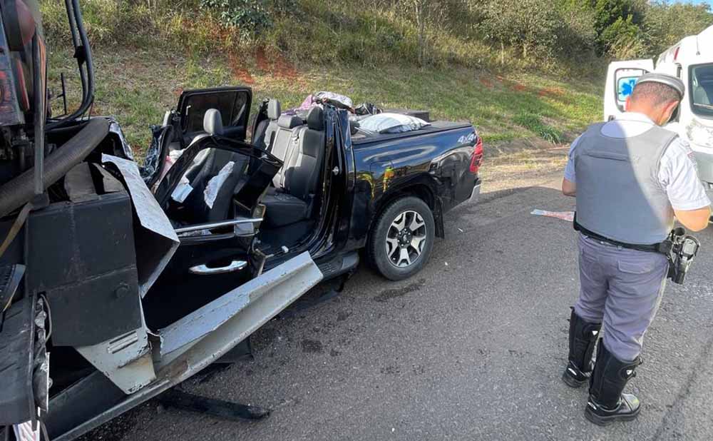 Imagens impactantes de acidente envolvendo caminhonete e carreta tanque na SP-280 - sudoestepaulista