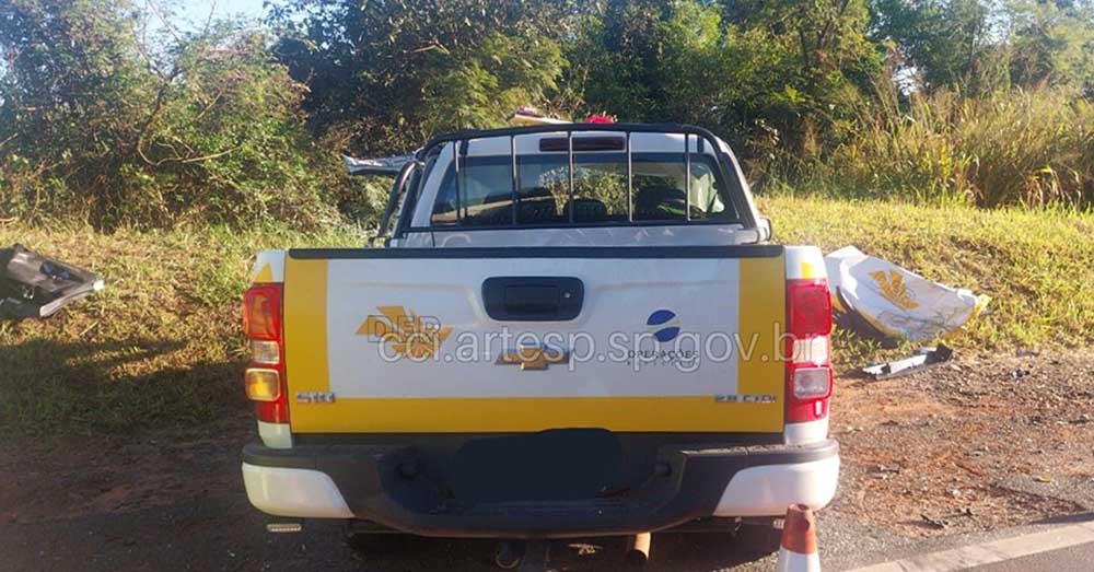Motorista de Itapeva bate caminhonete de frente com caminhão na SP-255 - sudoestepaulista