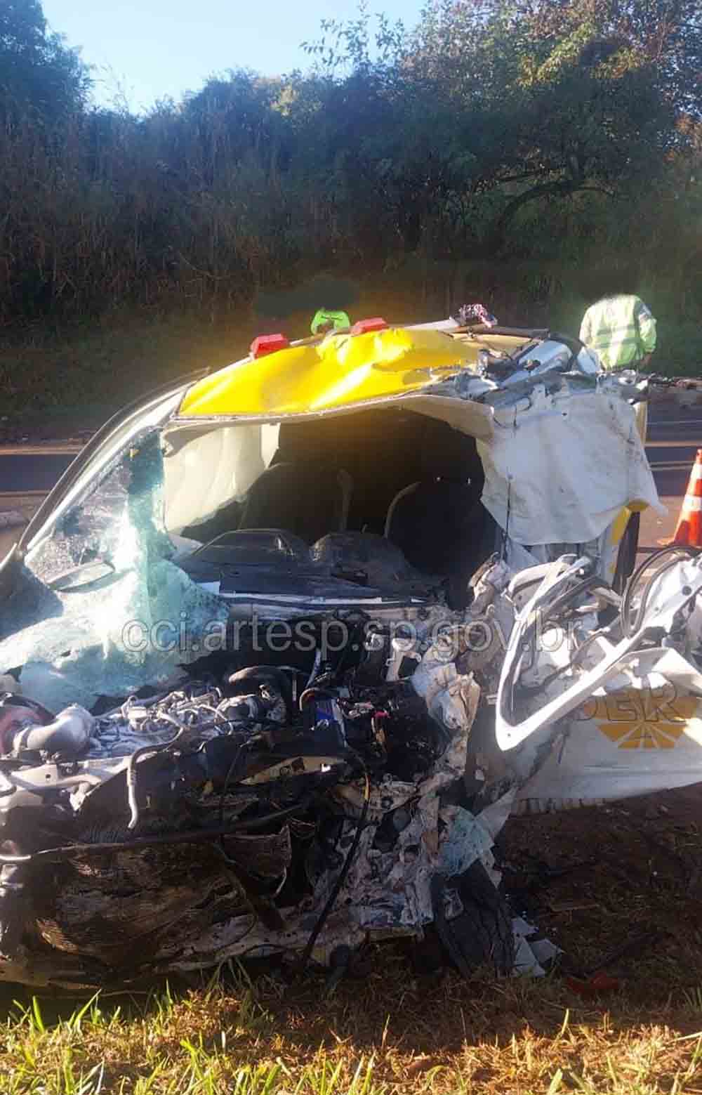 Motorista de Itapeva bate caminhonete de frente com caminhão na SP-255 - sudoestepaulista
