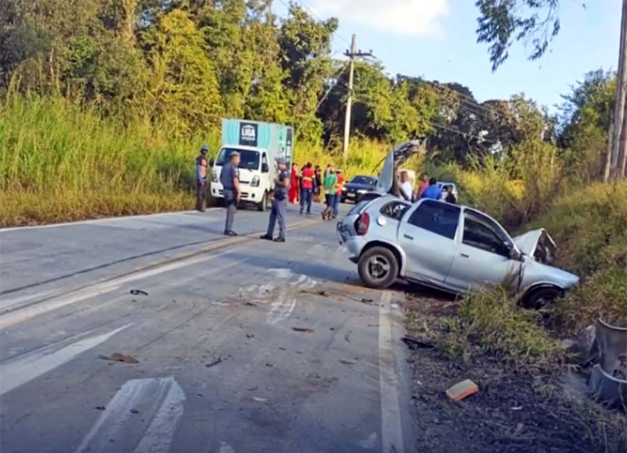 Uma morte e cinco feridos em acidente envolvendo carreta e dois carros entre Itapeva e Nova Campina - sudoestepaulista