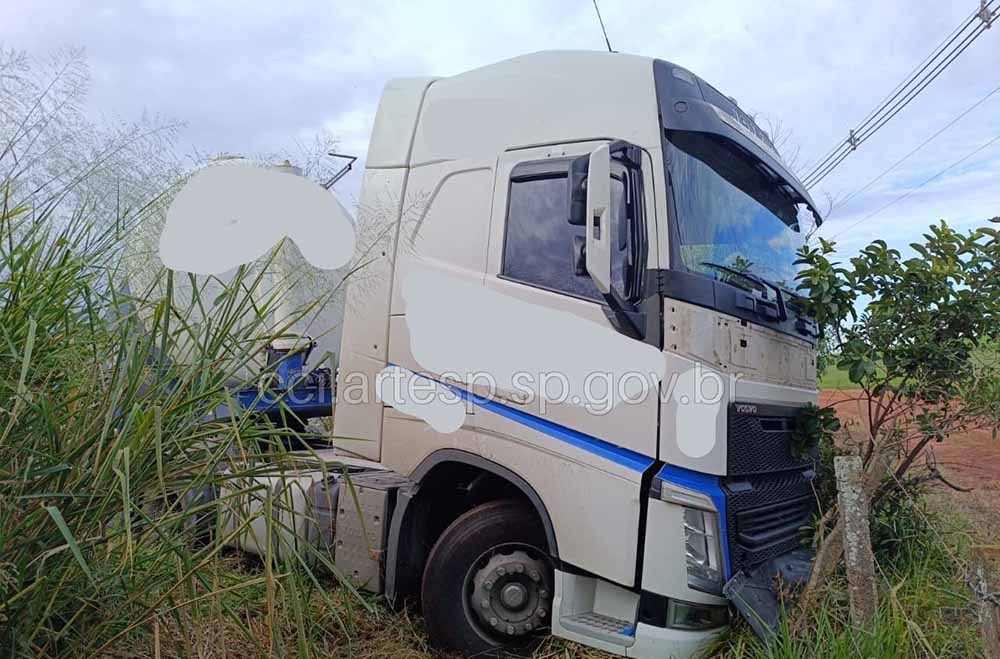 Caminhoneiro morre em colisão entre carretas na SP-258, em Taquarivaí - sudoestepaulista