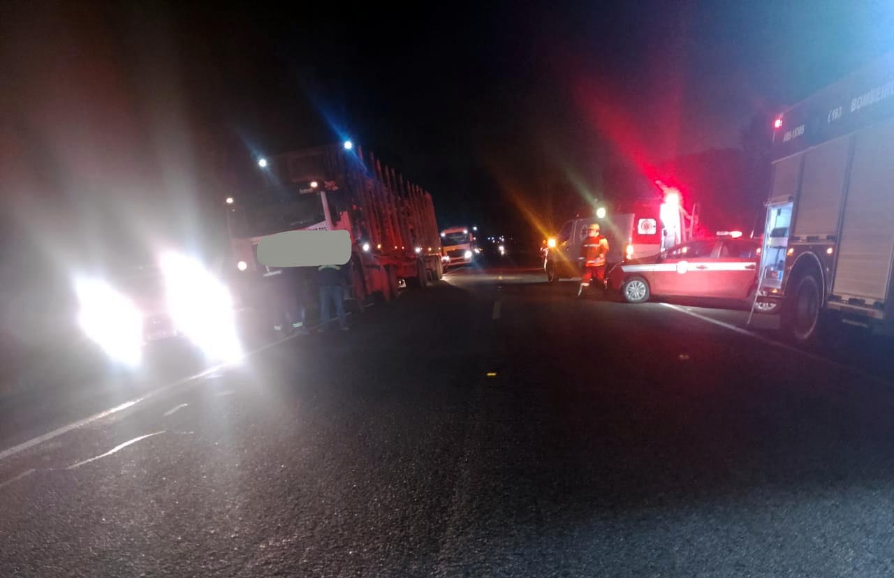 Ambulância de Itararé bate em traseira de carreta na SP-258, provocando a morte de enfermeira - sudoestepaulista Ambulância de Itararé bate em traseira de carreta na SP-258, provocando a morte de enfermeira - sudoestepaulista