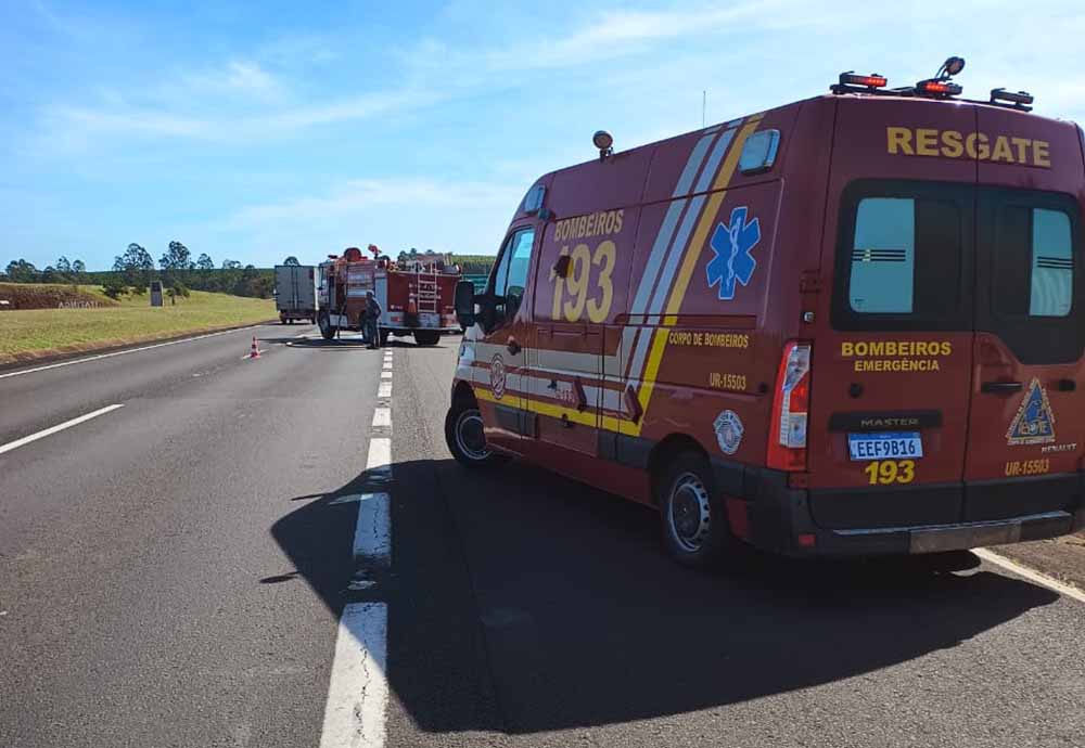 Fogo destrói caminhão na Rodovia Castelo Branco - sudoestepaulista