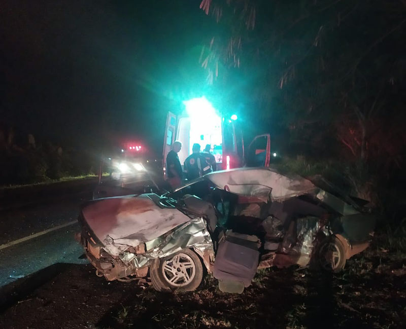 Três taguaienses perdem a vida ao baterem carro de frente com carreta na SP-249 - sudoestepaulista