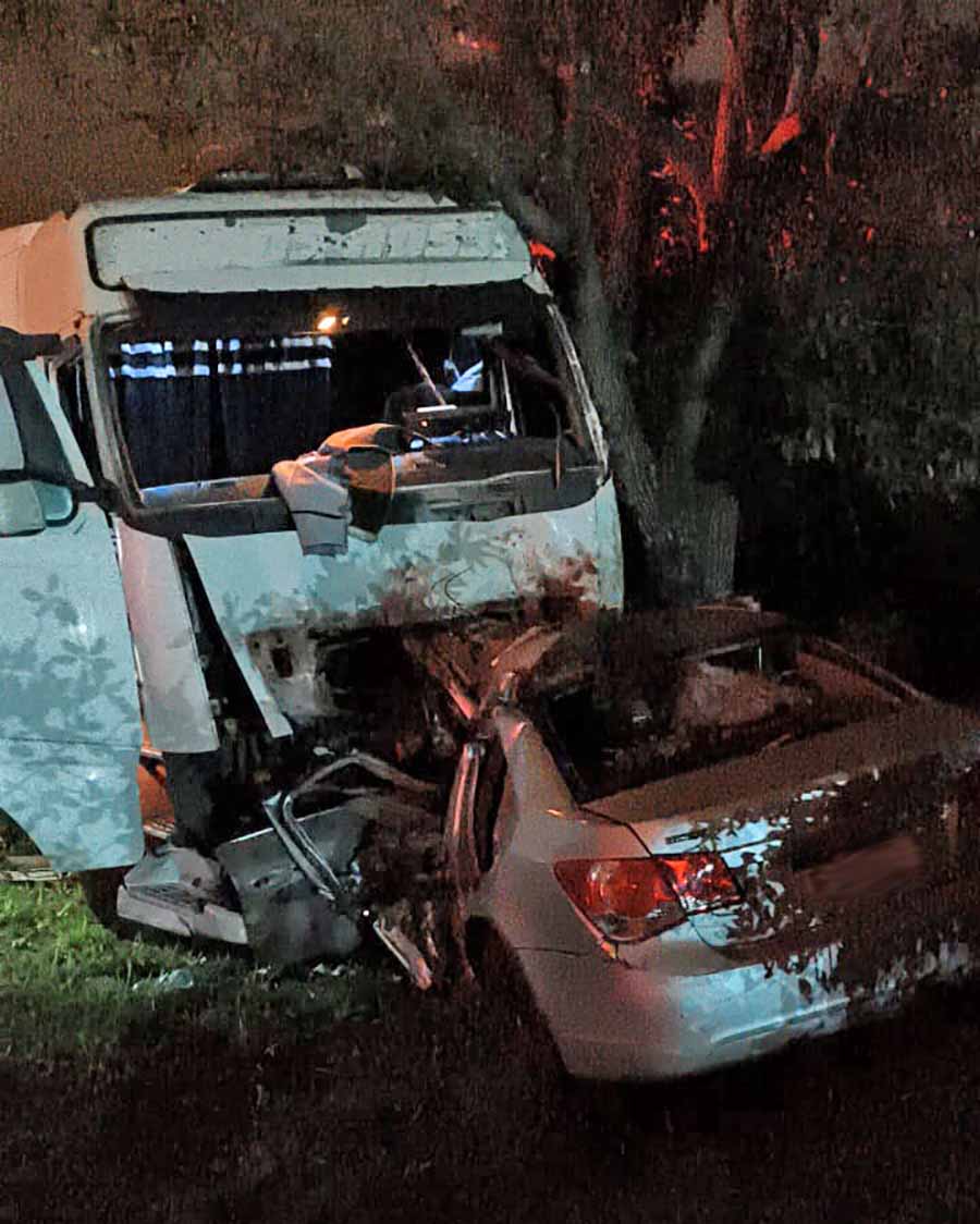 Colisão frontal entre carreta e veículo de passeio provoca morte na SP-255 em Avaré - sudoestepaulista