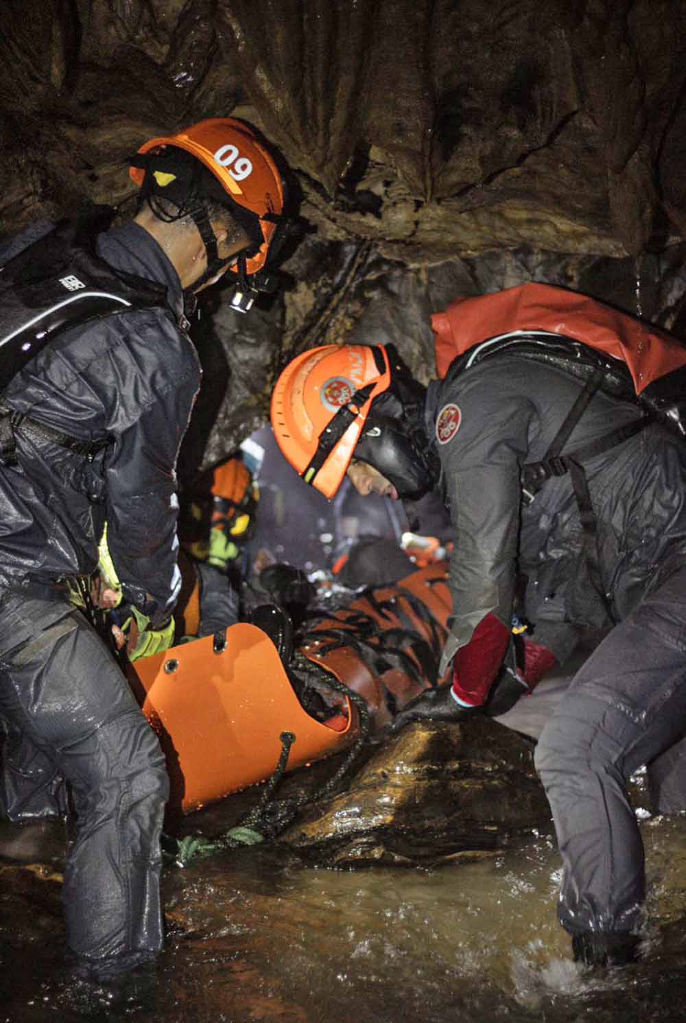 Bombeiros utilizam cavernas de Parque Estadual para treinamento de resgate e salvamento - sudoestepaulista