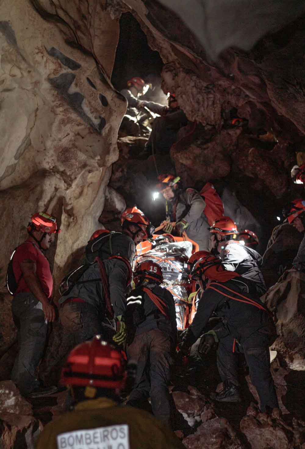 Bombeiros utilizam cavernas de Parque Estadual para treinamento de resgate e salvamento - sudoestepaulista