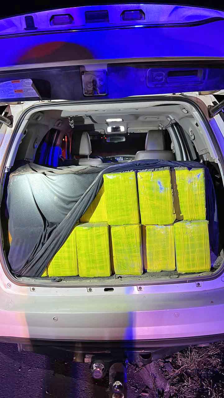 Adolescente dirigindo caminhonete roubada com mais de 1 tonelada de maconha é pego na SP-270 - sudoestepaulista