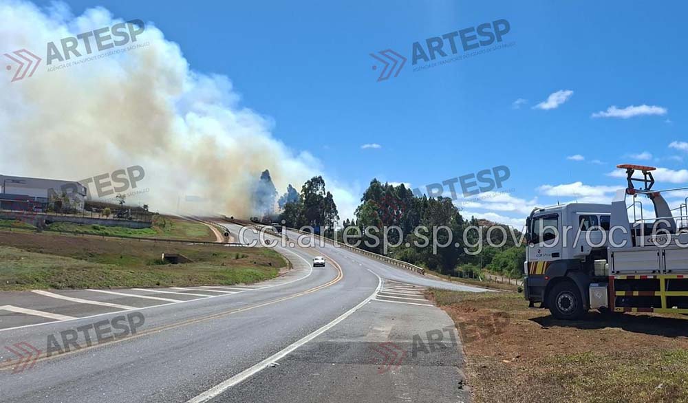 Por dois dias, incêndios no mesmo trecho, provocam transtornos na SP-258, em Itapeva - sudoestepaulista