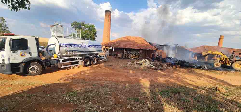 Fogo sai do controle em olaria de Taquarituba - sudoestepaulista