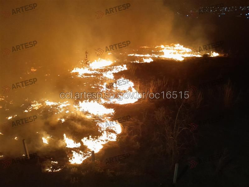 Por dois dias, incêndios no mesmo trecho, provocam transtornos na SP-258, em Itapeva - sudoestepaulista