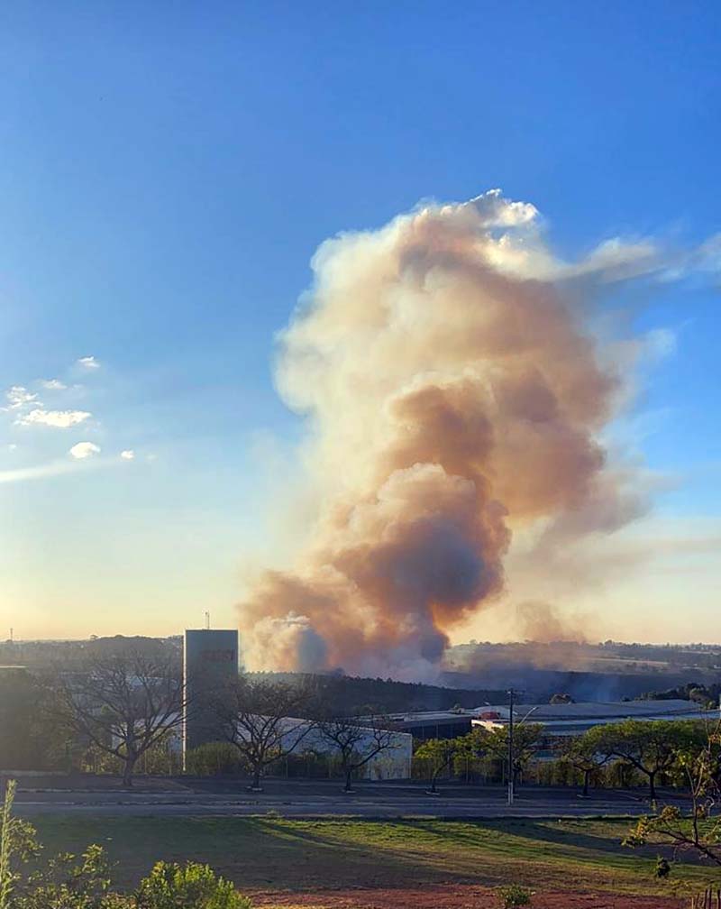 Por dois dias, incêndios no mesmo trecho, provocam transtornos na SP-258, em Itapeva - sudoestepaulista