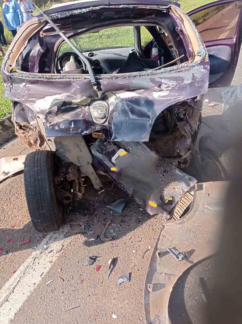 Caminhão bate em traseira de veículo, provocando a morte de passageiro, na SP-255, em Itaí - sudoestepaulista